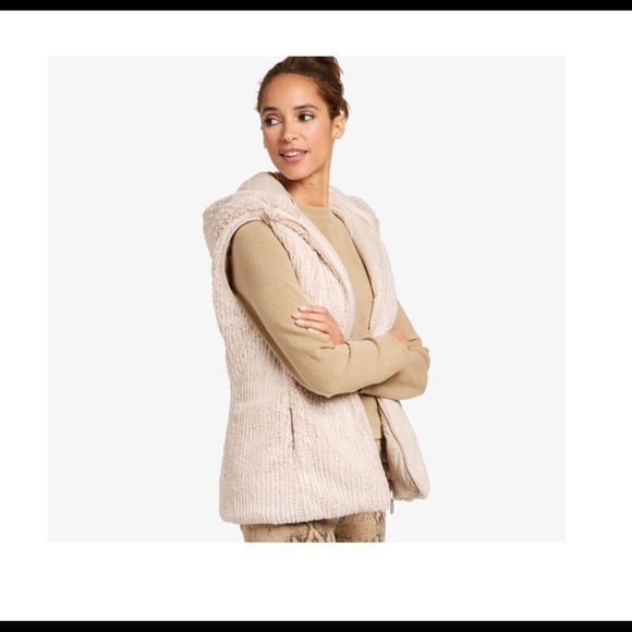 NWT 🍁 Reversible Faux-Far Vest - Picture 6 of 10